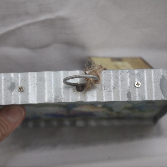 The Round Top Collection’s Brand New 6” square tin framed Hummingbird Art Tile - Picture 7 of 8